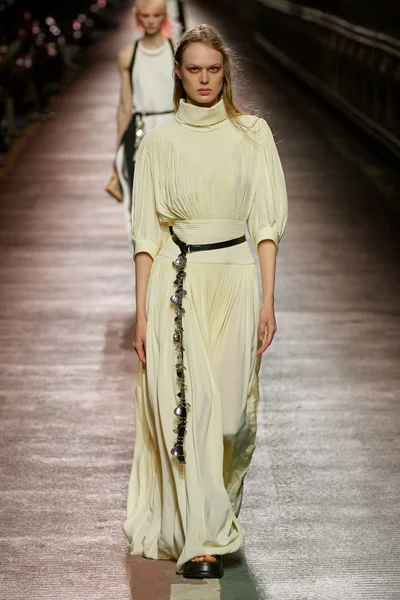 Look 35